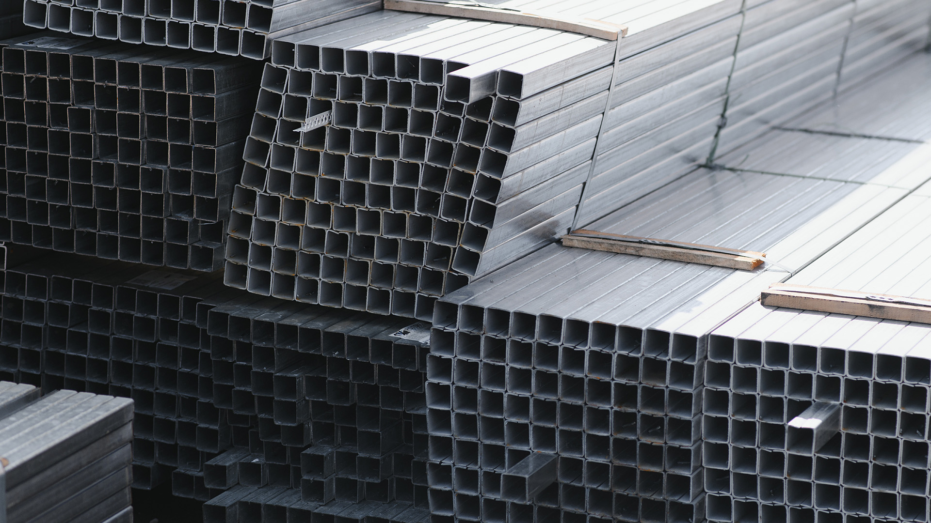 Perfilados: entenda sua importância e aplicações com a qualidade Dispan